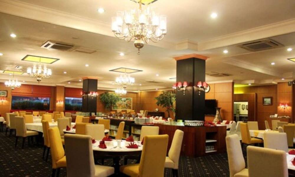 Bumi Senyiur Hotel Samarinda Exterior foto