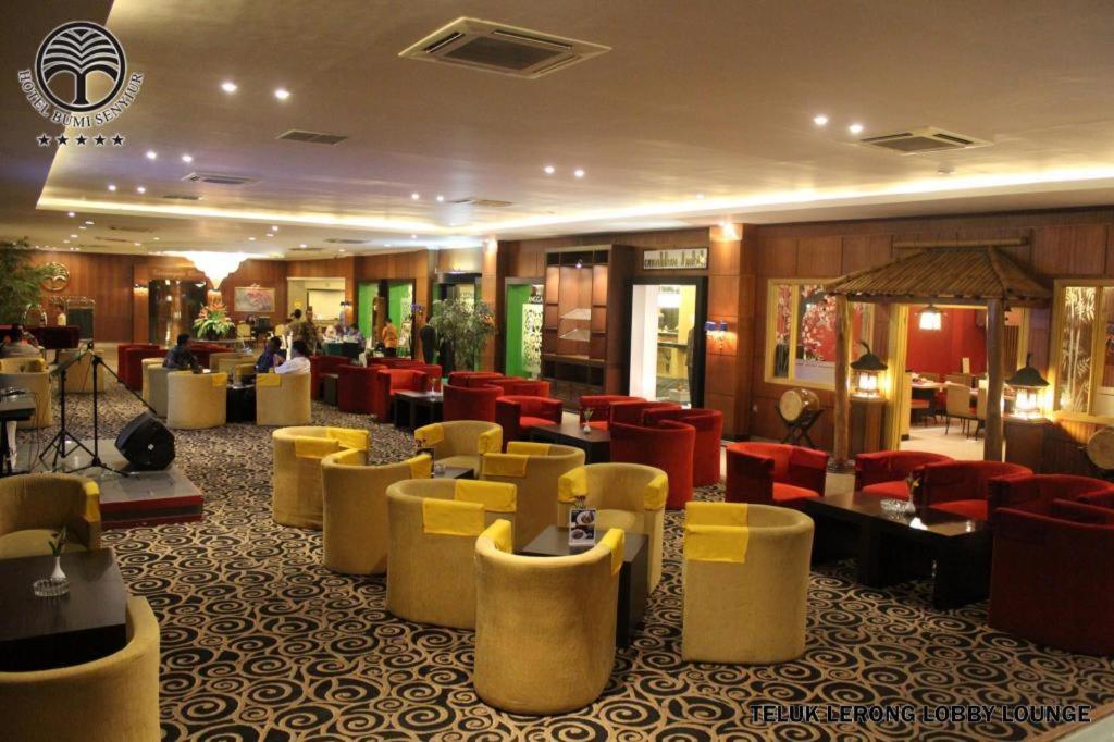 Bumi Senyiur Hotel Samarinda Exterior foto